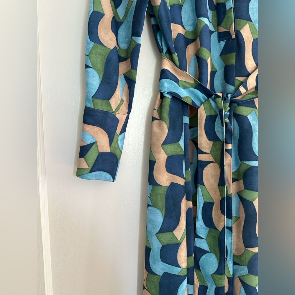 J. McLaughlin Belle Collard Long Sleeve Midi Dress in Abstract Chaise - Picture 8 of 12